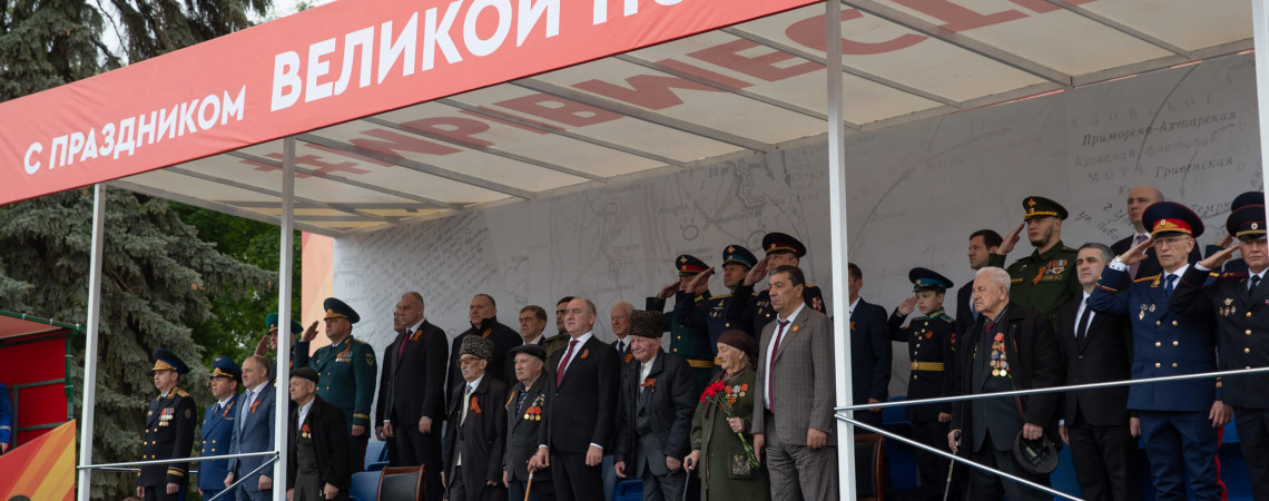 Более 5 тысяч жителей и гостей Черкесска приняли участие в праздничном митинге-параде ко Дню Победы