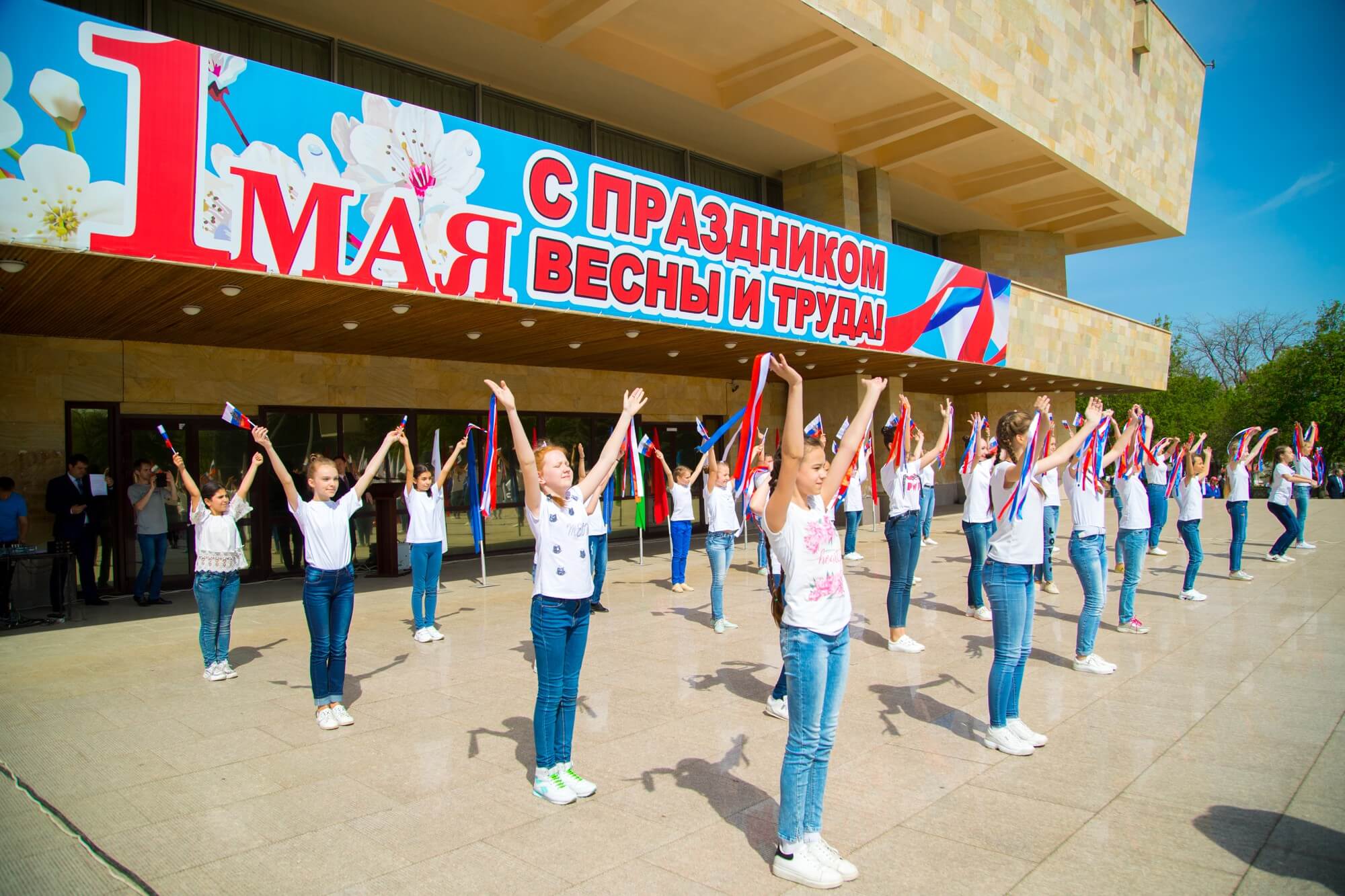 Более 4 тысяч жителей и гостей Черкесска приняли участие в первомайском митинге-концерте