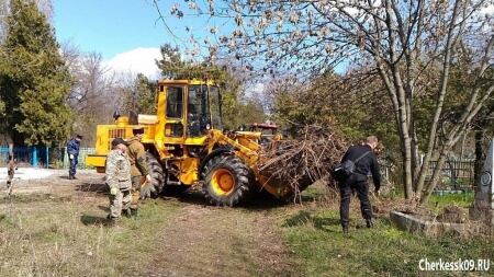 В Черкесске общественные организации активно участвуют в наведении чистоты на городской территории