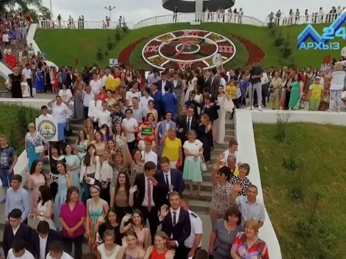 Парад выпускников-2016 в Черкесске (ВИДЕО)