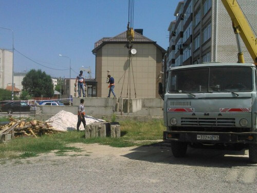 В Черкесске ликвидировали незаконную автостоянку