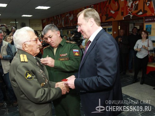92-летний ветеран из Черкесска получил медаль «За отвагу» спустя 73 года после указа о ее присвоении