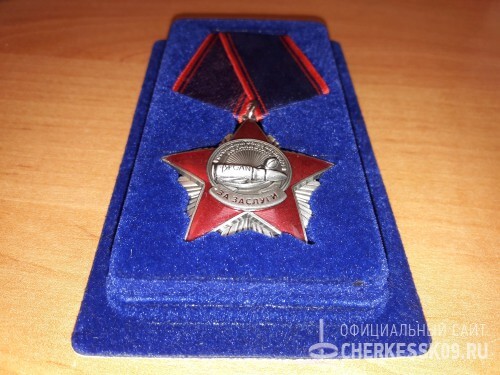 В столице КЧР вручили награды депутату гордумы Владимиру Брянцеву и начальнику отдела ЖКХ мэрии Валерию Камурзаеву
