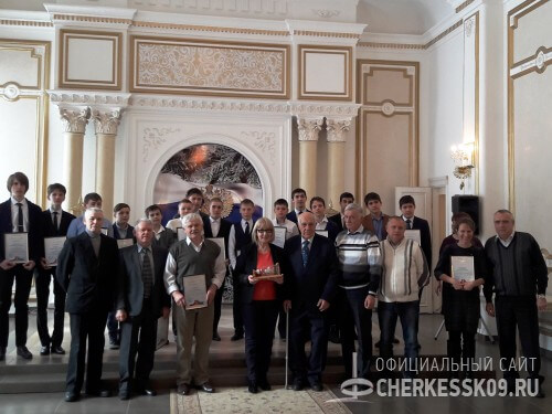 Премии мэра Черкесска за успехи в техническом творчестве получили 15 талантливых школьников