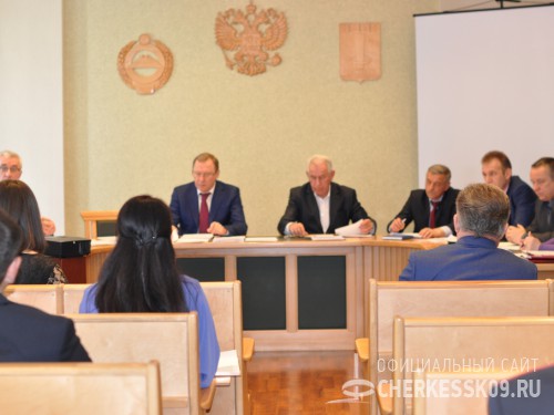 Мэр Черкесска Руслан Тамбиев провел заседание антитеррористической комиссии