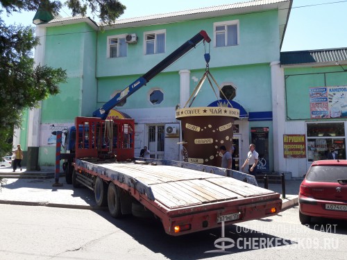 В столице КЧР продолжается снос нелегальных киосков