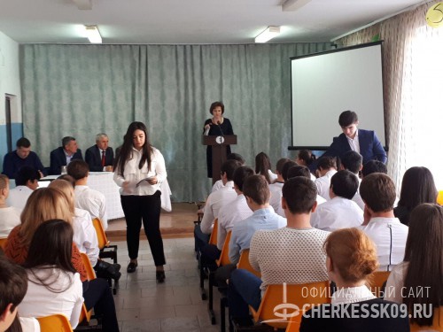 В Черкесске студентов финансово-юридического колледжа обучили методам борьбы с терроризмом