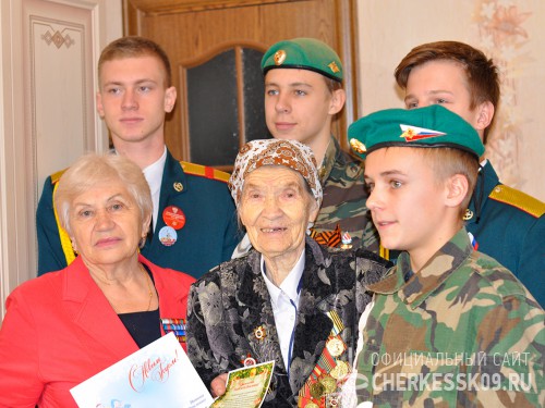 В Черкесске подарки от мэра города к Новому году получили более 90 ветеранов Великой Отечественной войны