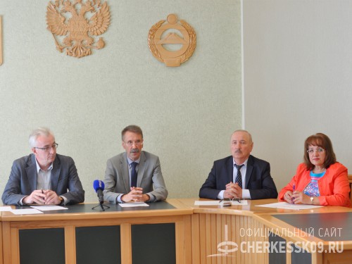 На заседании депутатской комиссии  обсудили вопросы взаимодействия с общественными объединениями, религиозными организациями и СМИ