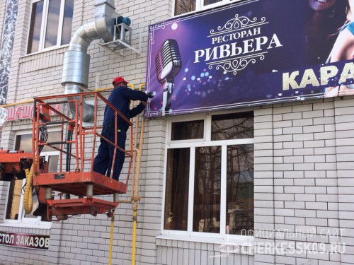 Более сотни незаконных рекламных конструкций демонтировано в Черкесске с начала года