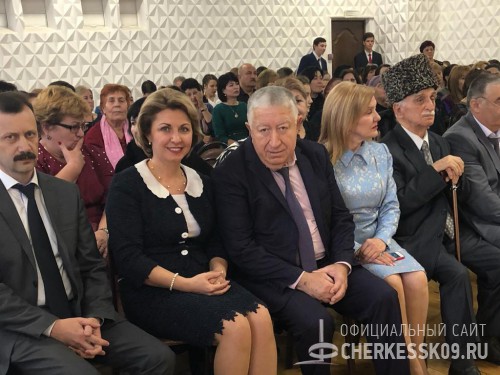 На заслуженный отдых проводили директора гимназии № 17 Черкесска Магомета Байрамукова