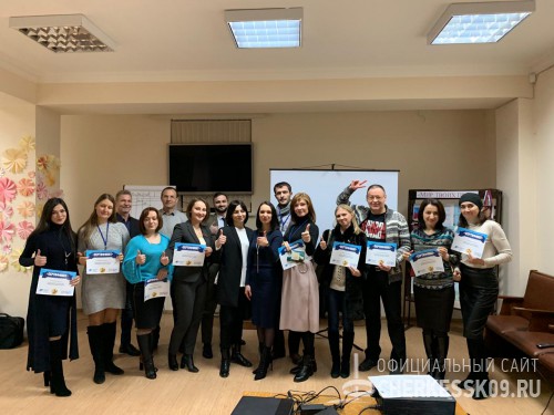 Сертификаты об успешном завершении обучения по бизнес-тренингу получили 30 жителей Черкесска