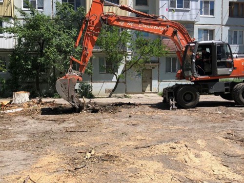 В столице КЧР продолжаются работы по благоустройству дворовых территорий