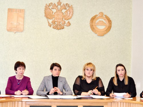Вопросы защиты прав детей рассмотрели на городской комиссии по делам несовершеннолетних