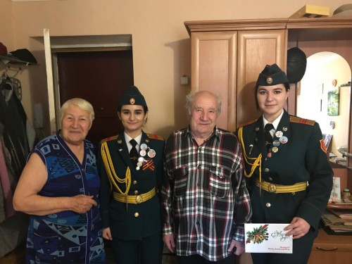 В Черкесске новогодние подарки от мэра получили 55 ветеранов ВОВ