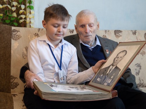 Ветерана Великой Отечественной войны из Черкесска поздравили со 100-летием