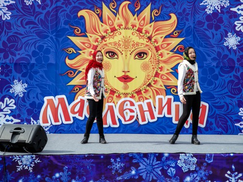 Традиционными народными гуляньями отметила Масленицу столица Карачаево-Черкесии