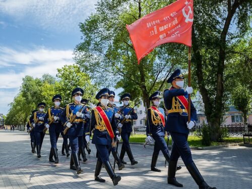 В Черкесске в день парада Победы почтили память павших земляков