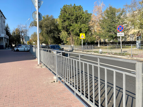 Около 3 тысяч метров ограждений установят в Черкесске вблизи школ и пешеходных переходов