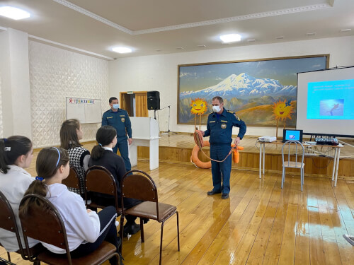 Открытые уроки прошли в школах Черкесска в рамках акции «Безопасное детство»