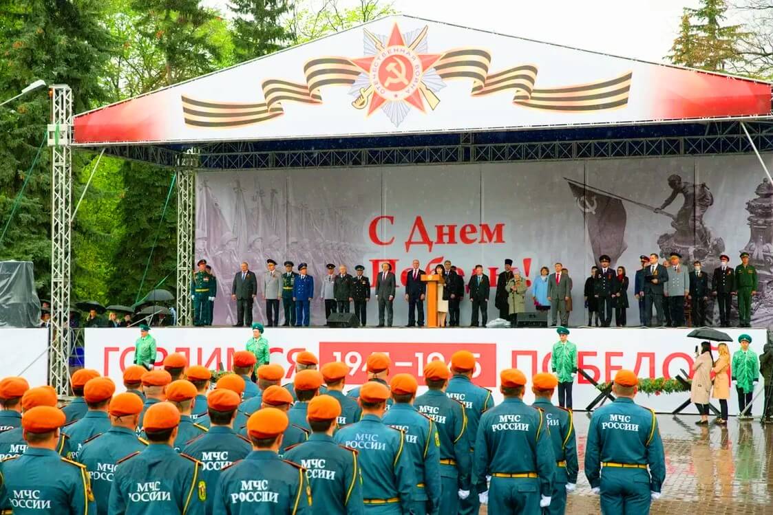 В Черкесске прошел торжественный митинг в честь 76-летия Великой Победы