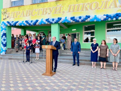 Алексей Баскаев поздравил выпускников Черкесска с окончанием школы