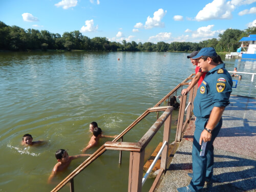 МЧС напоминает о правилах безопасного поведения на воде