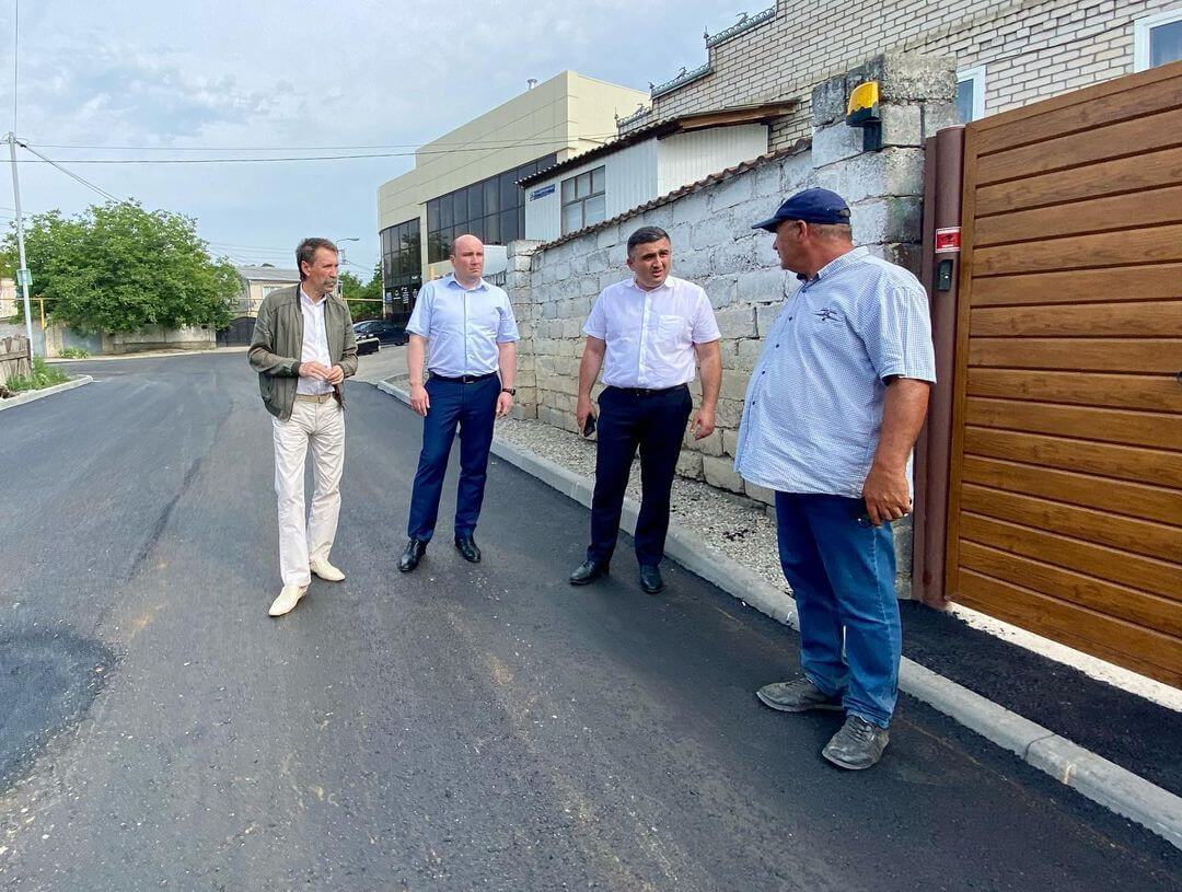 Мэр Черкесска Алексей Баскаев и глава города Евгений Беланов проинспектировали ремонт дорог
