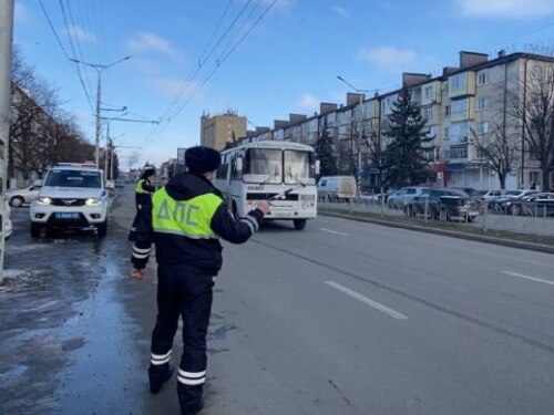 Нарушителей масочного режима в общественном транспорте Черкесска становится меньше